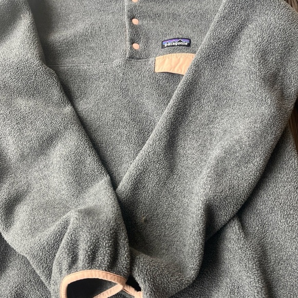 Sold!! Patagonia Men's Turtleneck Sweater in Gray and Tan - Picture 4 of 7